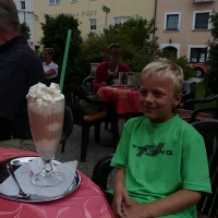 p1040380ein_wohlverdientes_eis_fuer_david_20130821_2030212838