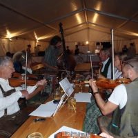 p1380024turnermusi_mit_festwirt_tbrhannes_schneiderbauer_20130821_2018763822