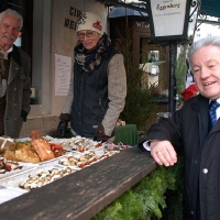 024uepuehringer_beim_stand_turnverein_gmunden_20141223_1063186522