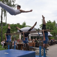 29 NIK_3407 Schlusspose mit aufgemachtem Bücksalto