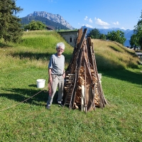 1 IMG-20220623-WA0004 Aufbauen des Feuerstoßes Rainer und Peter