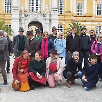01 IMG-20221030-WA0032 Gruppenbild vor Stift Melk