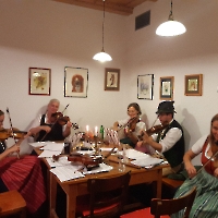 32 20221029_213146 Musi auf der Schwarzalm