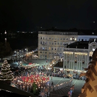 47 3 super Bild von Glöcklerlauf 2026 am Stadtplatz von oben, vom Schwan